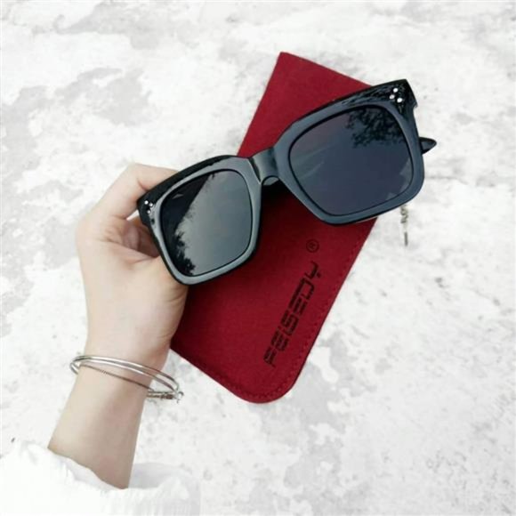 FEISEDY Classic Women Sunglasses Fashion Thick Square Sun  FEISEDY Vintage Oversized Square Sunglasses Womens Trendy Luxury Big Sun Glasses